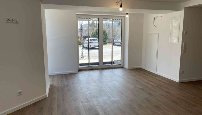 3056238-kDuc72u54rS25bsPRUJTSVdf-photo