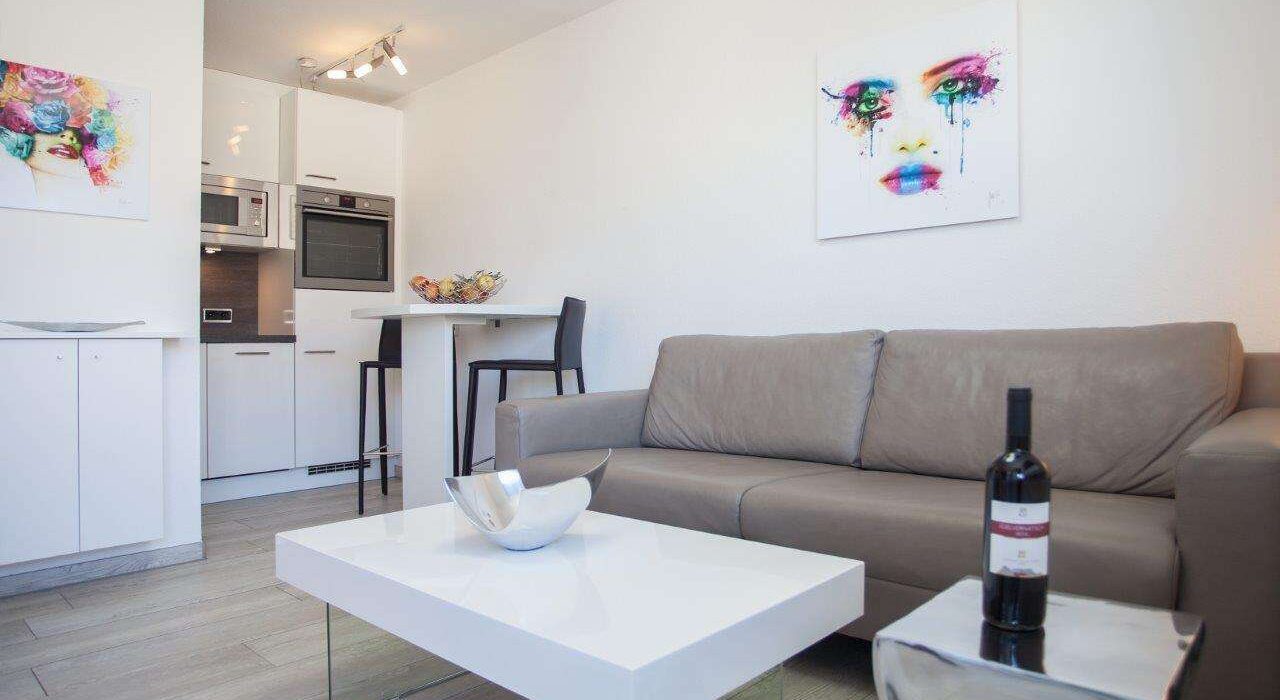 3056300-XYp7k2J2V2w7svu7489ybwfJ-f84317a4-42d3-4590-8e70-c31cf8d141db