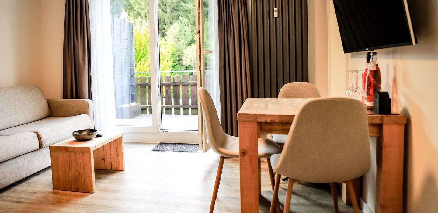 3959485-yLDenMW6ectTJm549gbeAFy9-7008573